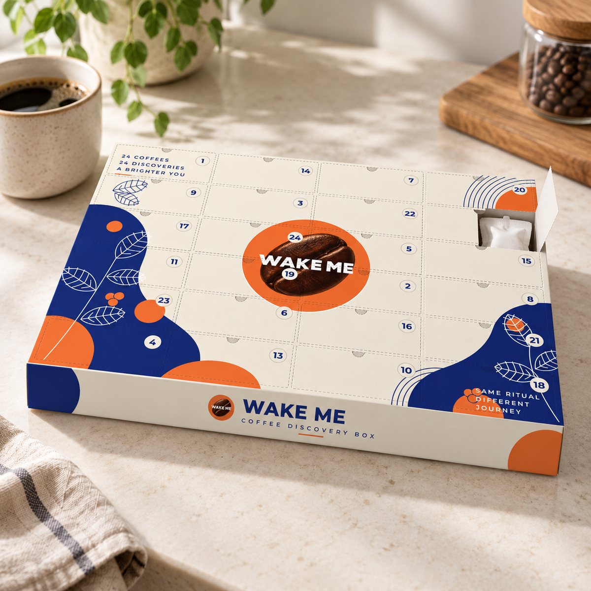 Кутията Wake Me на кухненския плот, до чаша кафе
